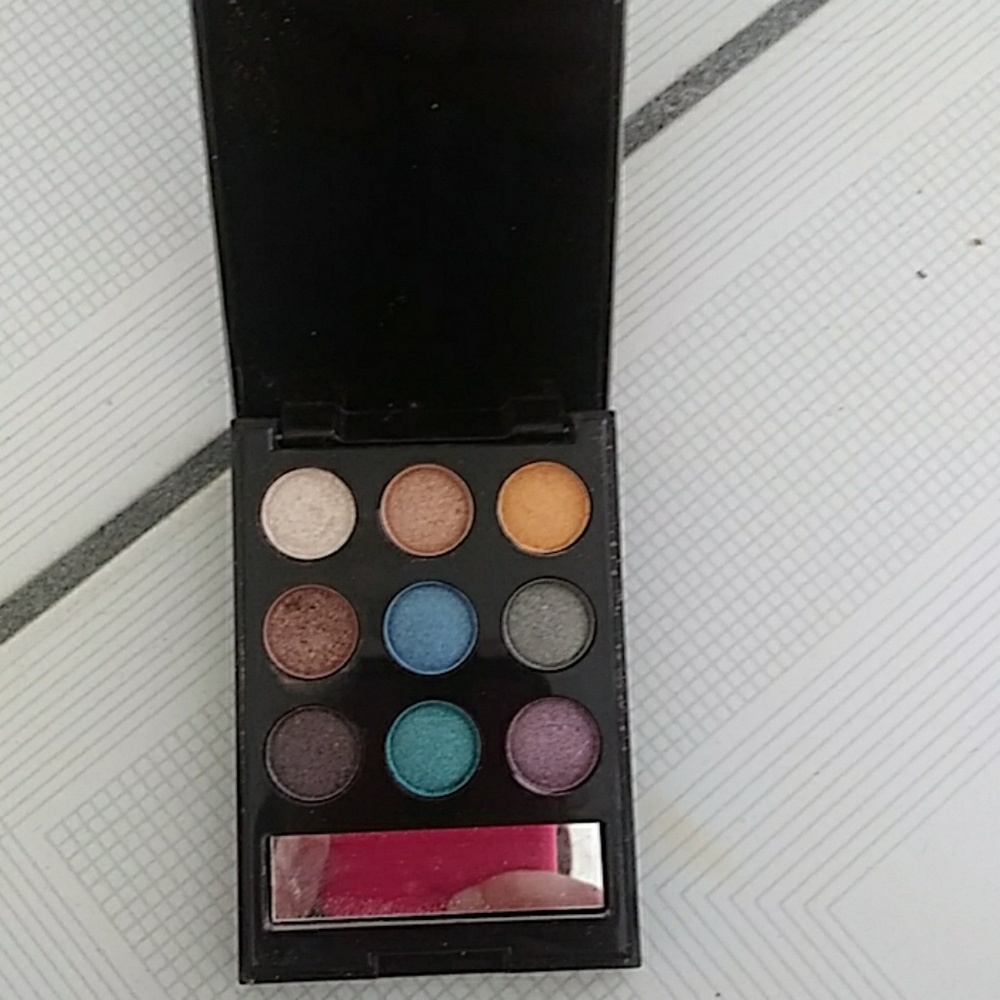 Mark. Eye shadows